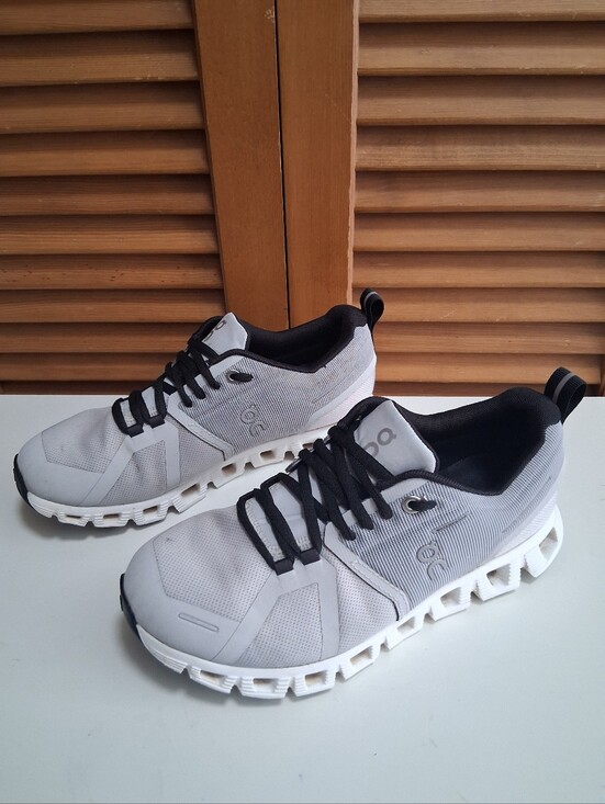 On Running Shoes - On Cloud 5 Glacier White Women's Waterproof Running Shoe * Size: 6.5